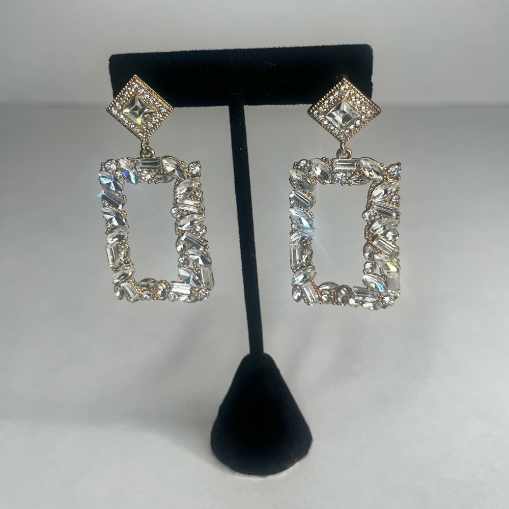 Elegant Diamond on Gold Earrings ✨